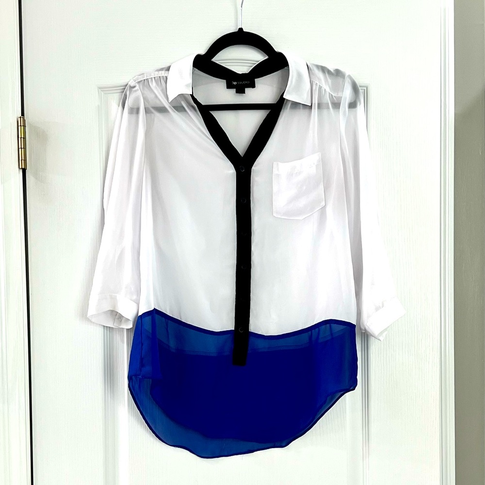 Women’s two block colored blouse.